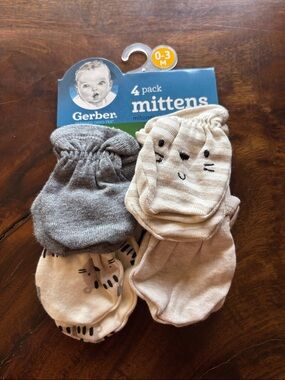Gerber Neutral Baby Mittens Set in Gray and Cream